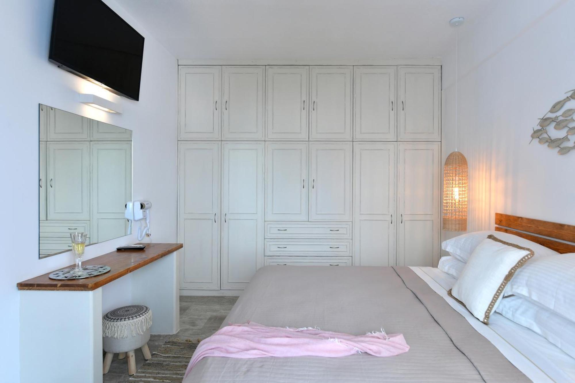 Ammos Luxury & Hotel